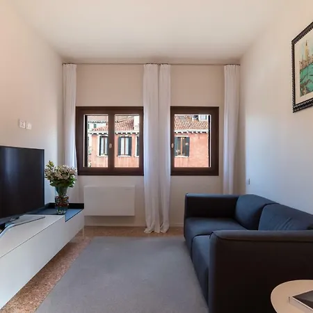 Palazzo Vendramin Costa *