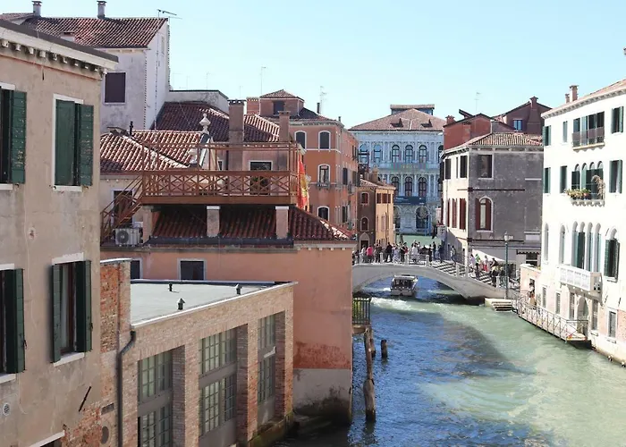 Palazzo Vendramin Costa *