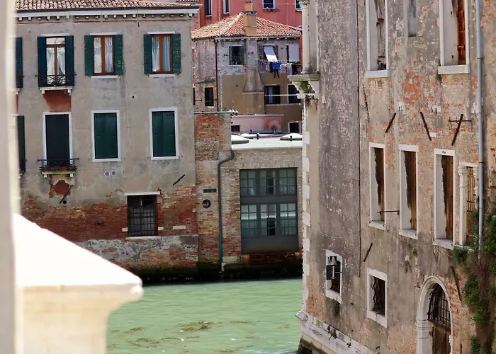 Palazzo Vendramin Costa Διαμέρισμα *