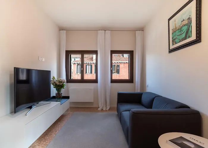 Palazzo Vendramin Costa *