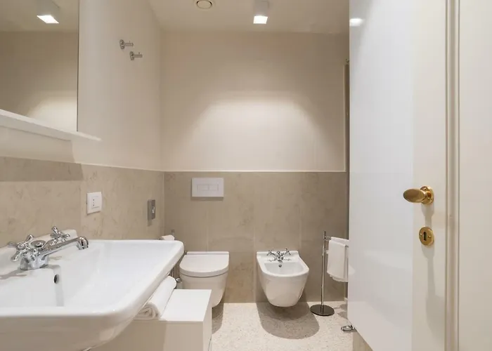 Palazzo Vendramin Costa *