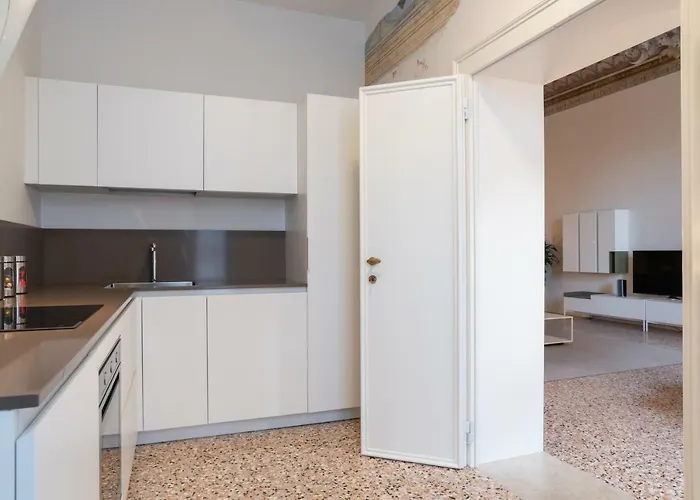 Palazzo Vendramin Costa *