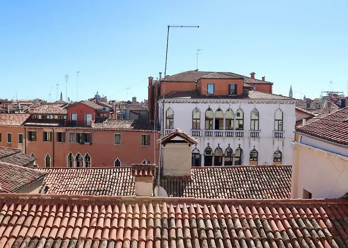 Palazzo Vendramin Costa *