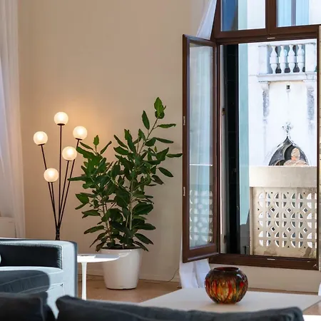 Appartamento Palazzo Vendramin Costa *
