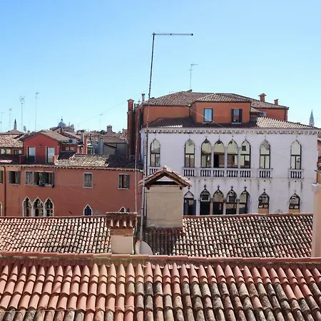 Palazzo Vendramin Costa *