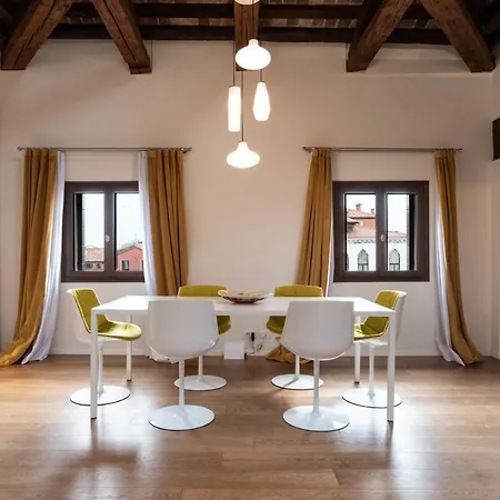 Palazzo Vendramin Costa *