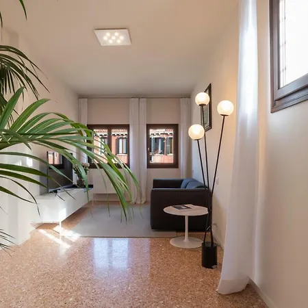 Palazzo Vendramin Costa *