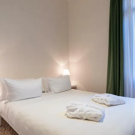 Palazzo Vendramin Costa *