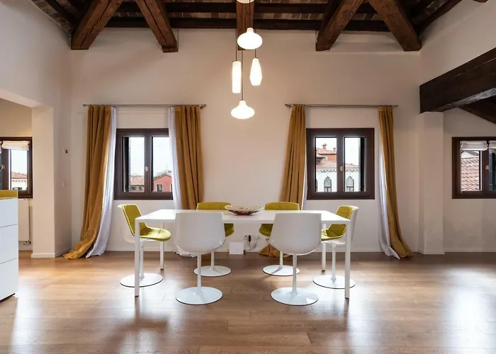 Palazzo Vendramin Costa *